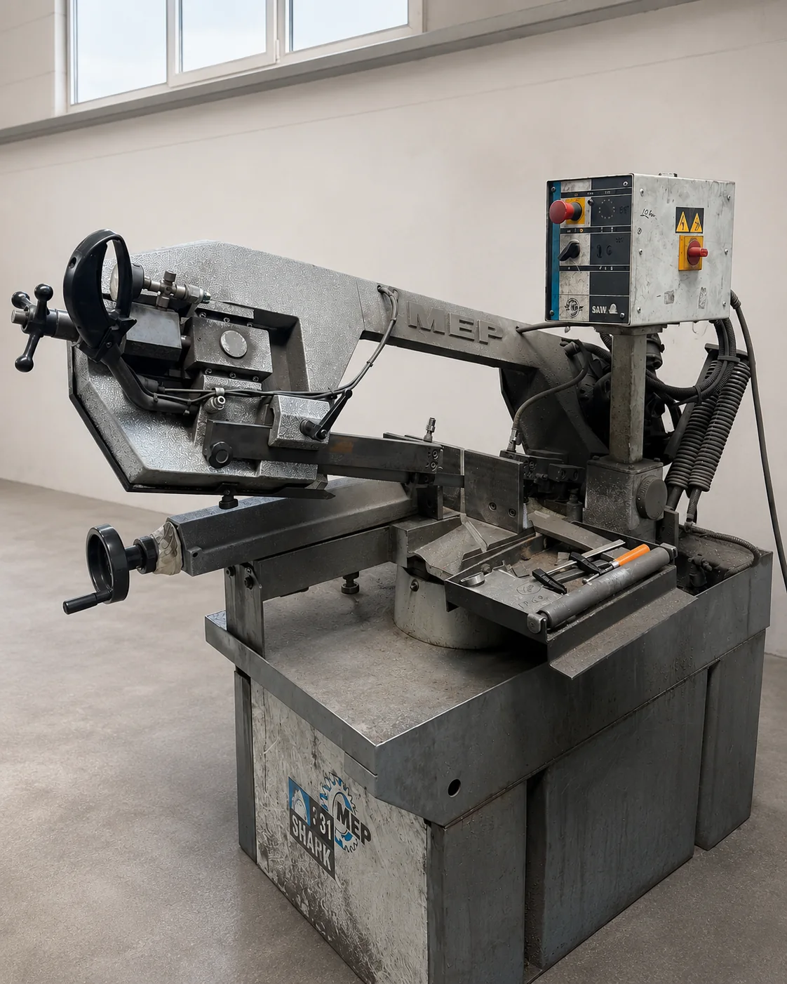 Pipe cutting machines