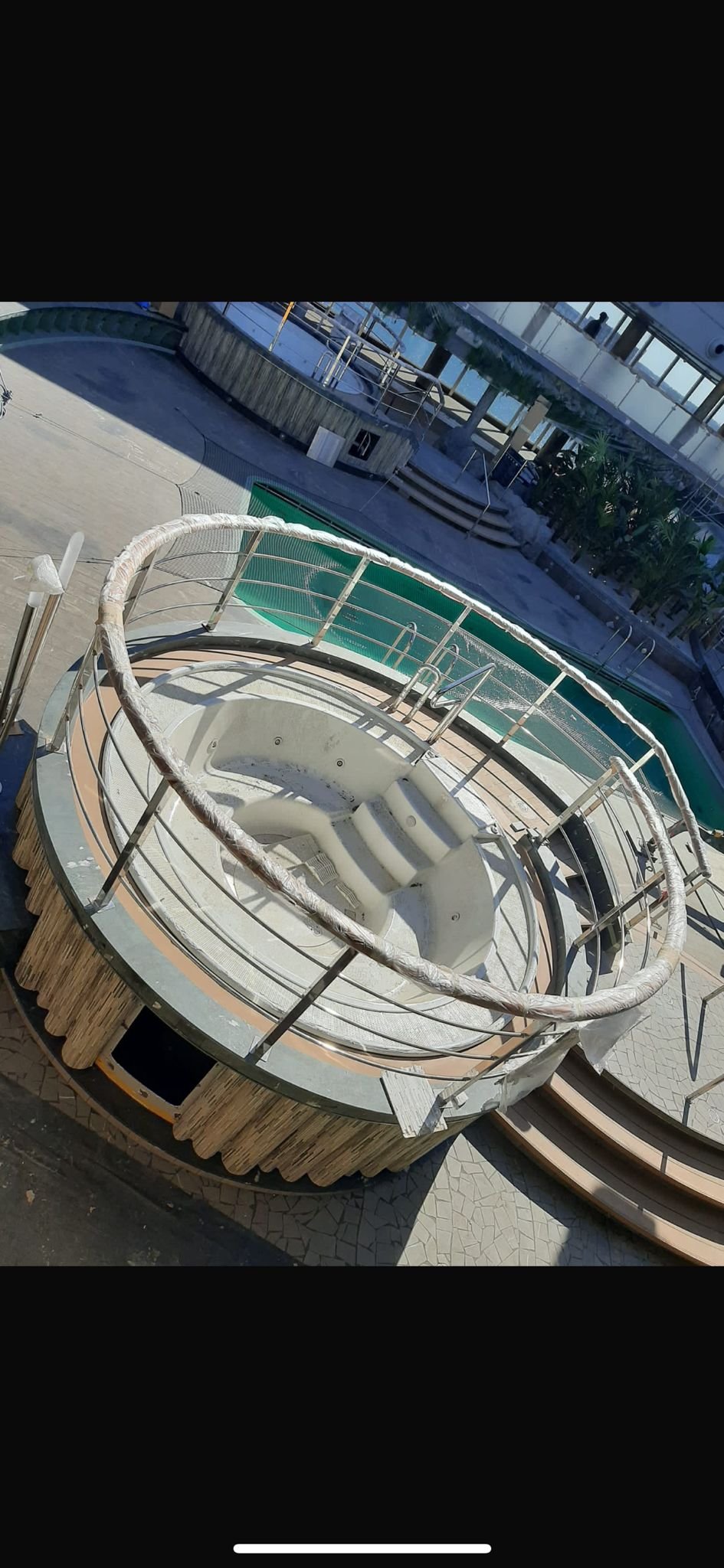 Pool / wellness / railings