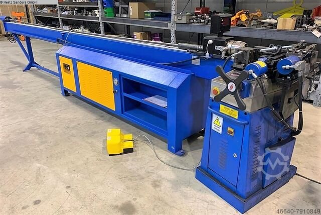 Tube profile bending machine